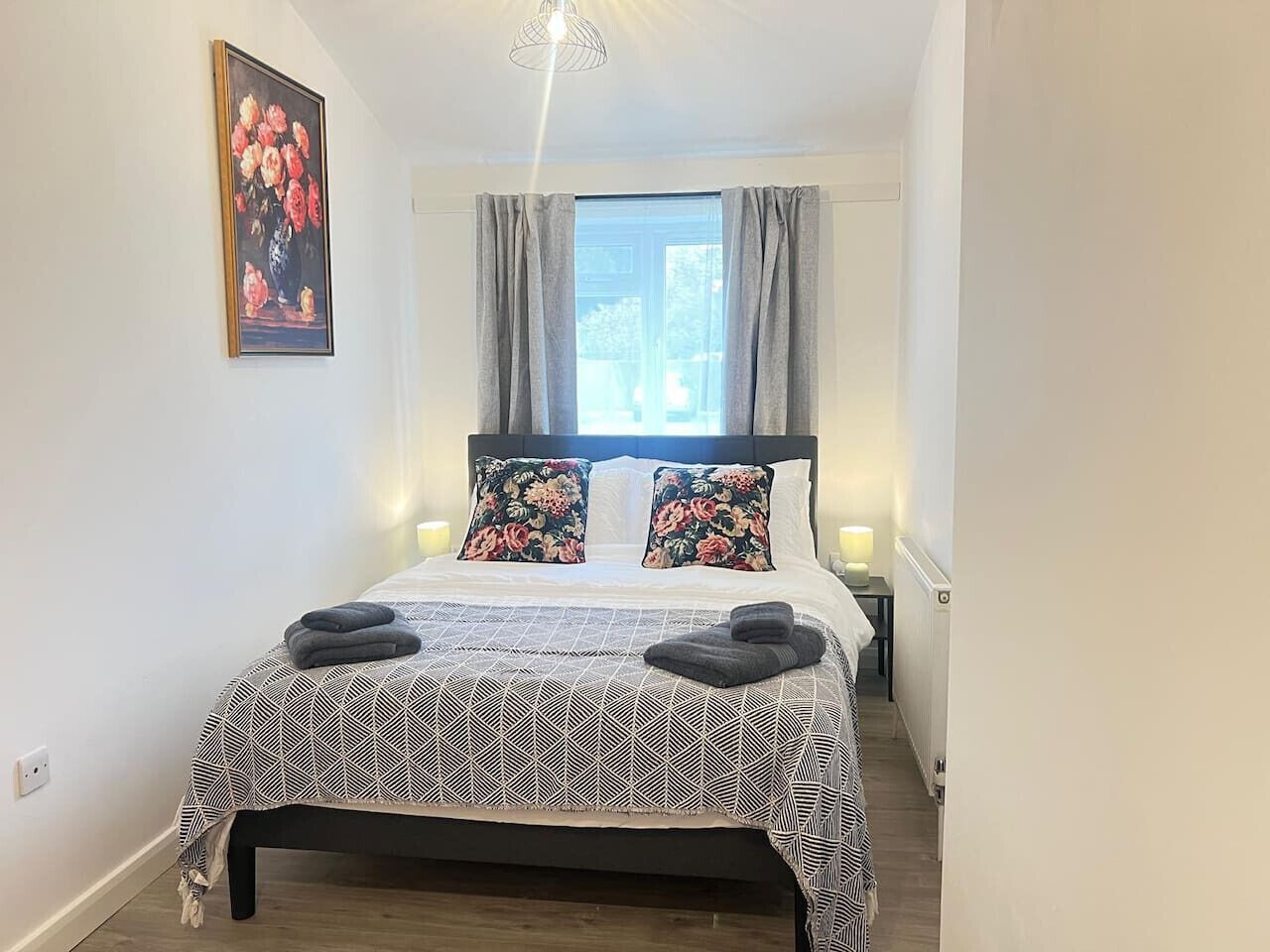Desk, iron/ironing board, WiFi, bed sheets