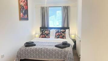 Desk, iron/ironing board, WiFi, bed sheets