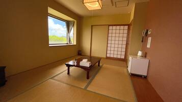 Basic Room, Non Smoking | Interior