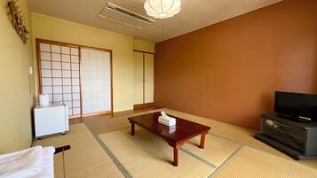 Room, Non Smoking | Living area