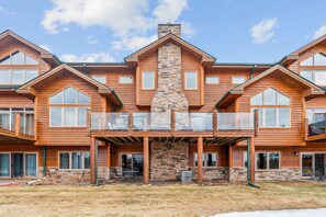 Exterior - Sleep 10-4 bedroom-Big Sandy Lake (McGregor)