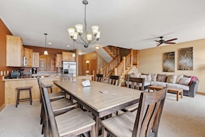 Dining - Sleep 10-4 bedroom-Big Sandy Lake (McGregor)