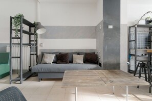 Living area - Modern 49m2 loft, ideal for 4 people, located in the basement of a building (steps to access).The accommodation is located in the Navigli area, one of the most picturesque areas of the city, with its historic canals and the center of Milanese nightlife.A (Milan)