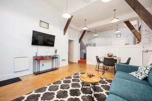 TV - Brick & Beam Studio-Minutes away from Atlanta! (Atlanta)