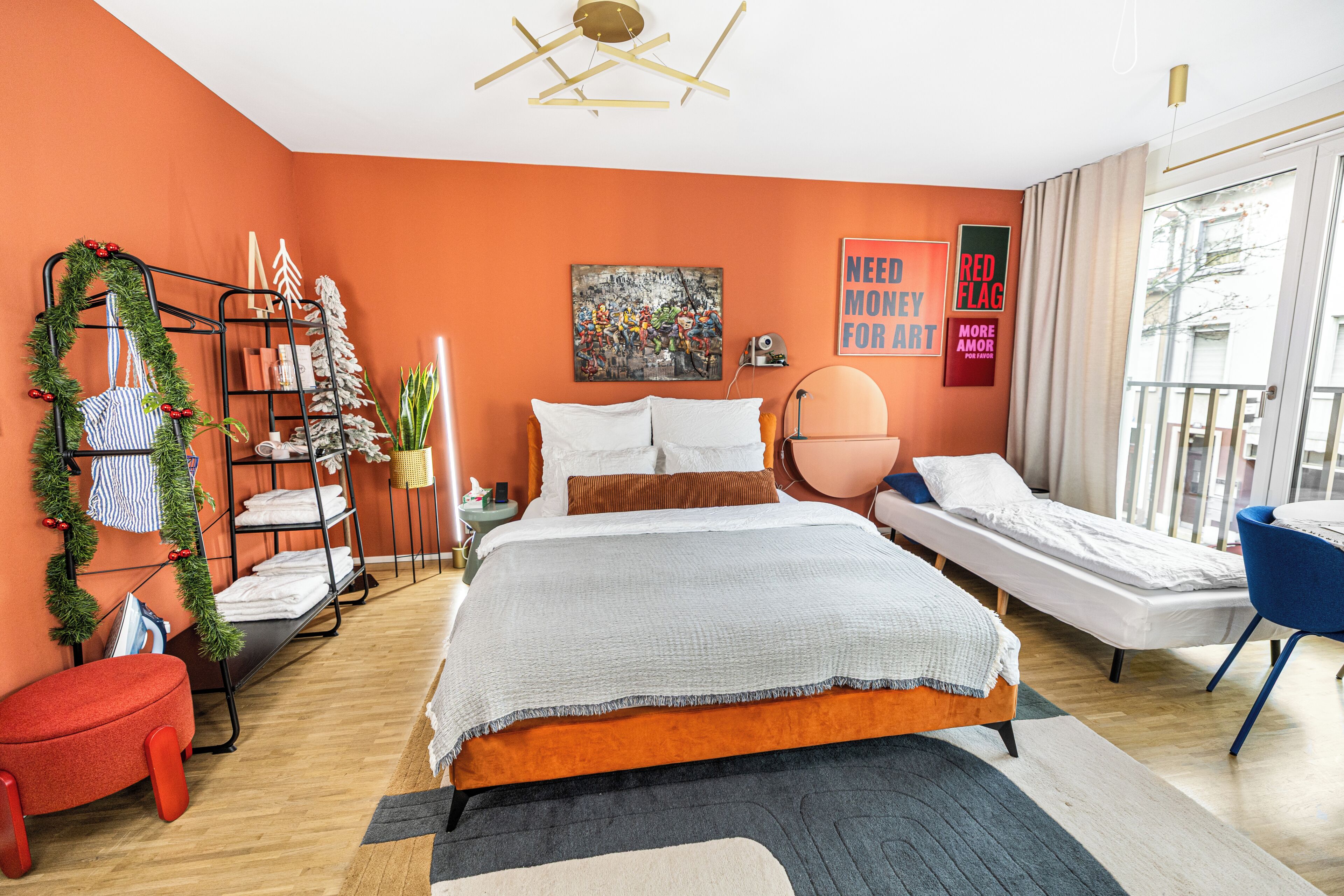 1 slaapkamer, een strijkplank/strijkijzer, reisbedje, gratis wifi