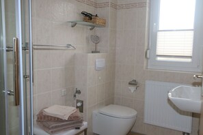 Shower, hair dryer - Vacation apartment Strandaster Zingst, comfortable apartment, close to town and beach (Zingst)