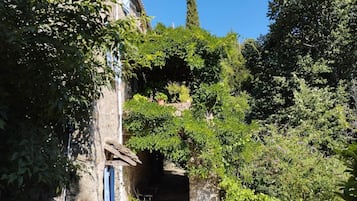 Enceinte de lâhĂ©bergement