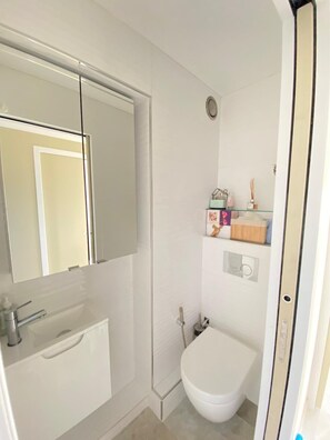 Bathroom - Sea View Apartment Marina Baie des Anges 2 Terraces Beach 2 min - French Riviera (Villeneuve-Loubet)