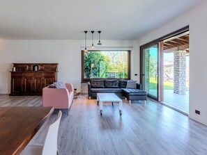 TV - Manuela by Interhome (Brenzone)