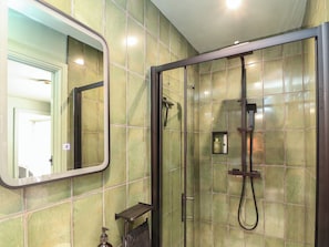 Cottage | Bathroom | Shower, hair dryer - Tower Cottage (Nottingham)