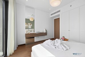 Premium bedding, in-room safe, individually decorated - Sunset Burj View Premium City Walk 1BR (Dubai)