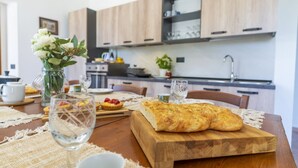 Luokittelematon kuva, 5 kautta 49, painike