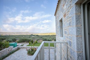 Deluxe Family Suite | Terrace/patio