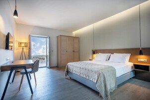 Deluxe Family Suite | Χρηματοκιβώτιο στο δωμάτιο, χώρος εργασίας για λάπτοπ 