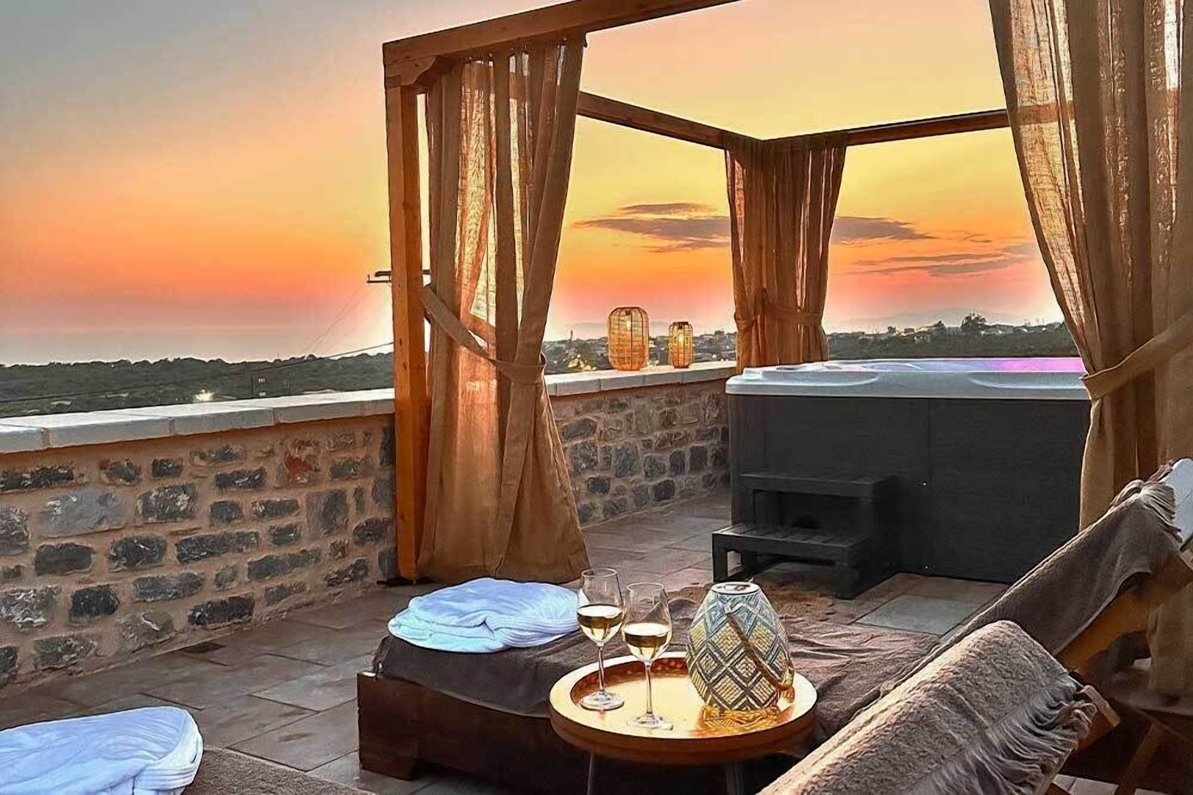 Deluxe Suite With Jacuzzi | Terrass/Patio