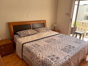 Room - Kings Beach Townhouse (Paphos)