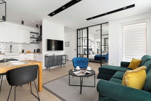 TV, offices - Elegant Apartment on Chwaliszewa | Parking | Balcony (Poznań)