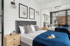 Iron/ironing board, travel cot, WiFi, bed sheets - Elegant Apartment on Chwaliszewa | Parking | Balcony (Poznań)