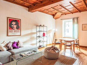 TV - Ioannis by Interhome (Roma: Trastevere)
