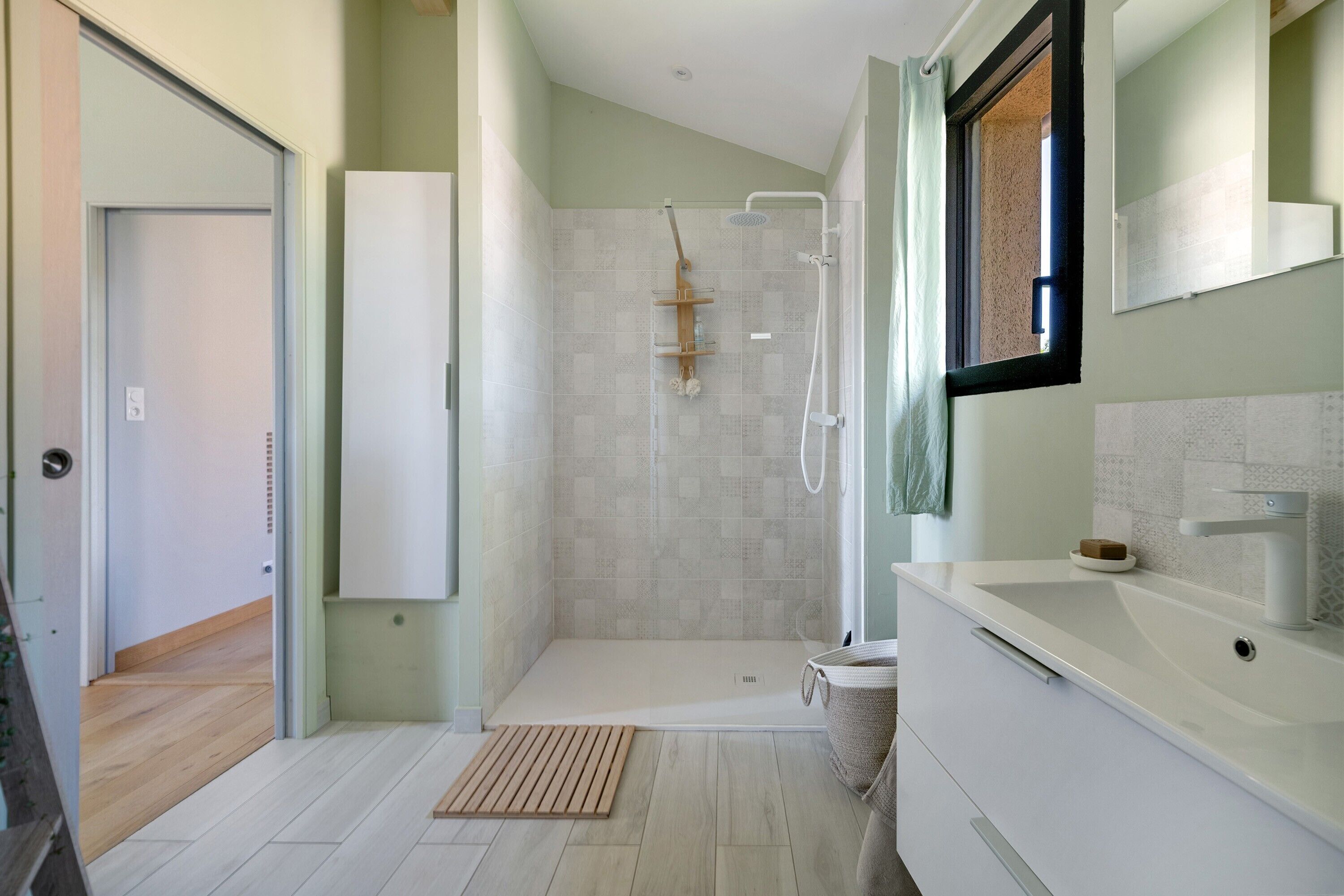 Douche, serviettes fournies