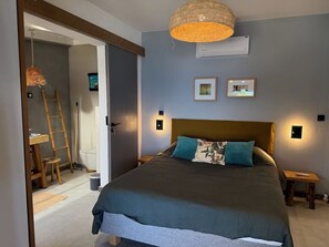 4 habitaciones, tabla de planchar con plancha y cuna de viaje 