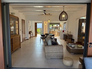 Interior - Villa "Corail Noir" feet in the water (Saint-Paul)