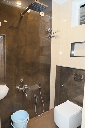 Deluxe Room | Bathroom - Eagle Inn Stay (Kanchipuram)