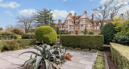 Luxury Beach Escape Broadstairs | Pool Table & Private Parking - Minutes to Broadstairs Town and Beach
