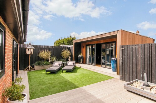 Luxury Beach Escape Broadstairs | Pool Table & Private Parking - Minutes to Broadstairs Town and Beach