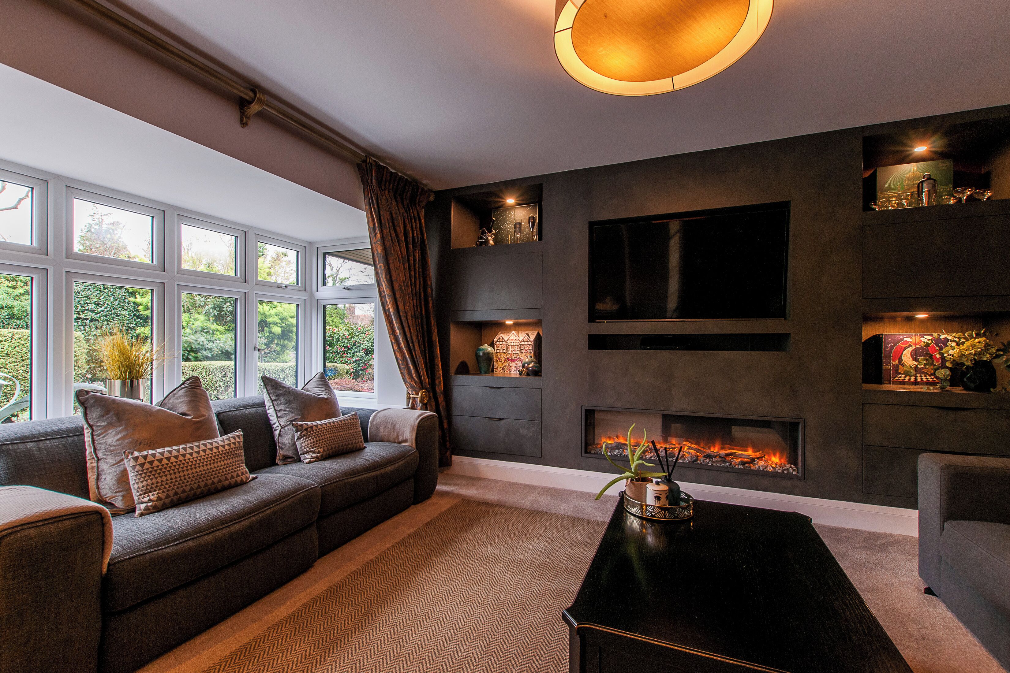 Smart TV, fireplace