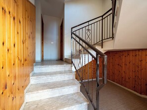 A staircase with wooden paneling on the left and a metal railing on the right. - Ai piedi del Monte by Interhome (Frabosa Sottana)