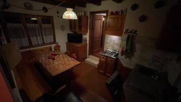 Superior Apartment, Courtyard View | Living area