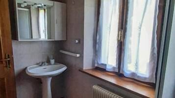 Free toiletries, hair dryer, bidet, towels