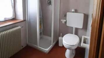 Superior Apartment, Courtyard View | Bathroom