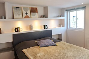 Iron/ironing board, Internet, bed sheets