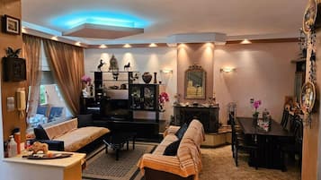 TV, fireplace