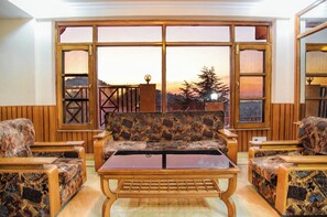 Lobby sitting area - Hotel Nature Grand  (Shimla)