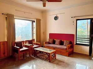 Living area - Hotel Nature Grand (Shimla)