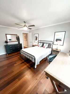 7 bedrooms, iron/ironing board, internet, bed sheets