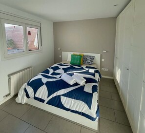 2 bedrooms, iron/ironing board, WiFi, bed sheets - Rare Huge Terrace | 3 Steps to Metro | Quiet Central Barcelona (Barcelona)