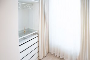 Interior - Modern Aviatiei Apartment (București)