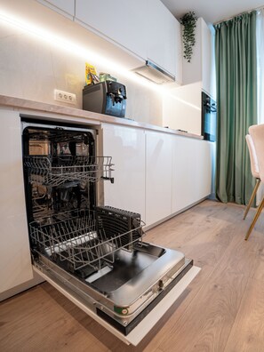 Ugn och diskmaskin