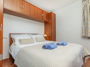 1 habitación, escritorio y internet 