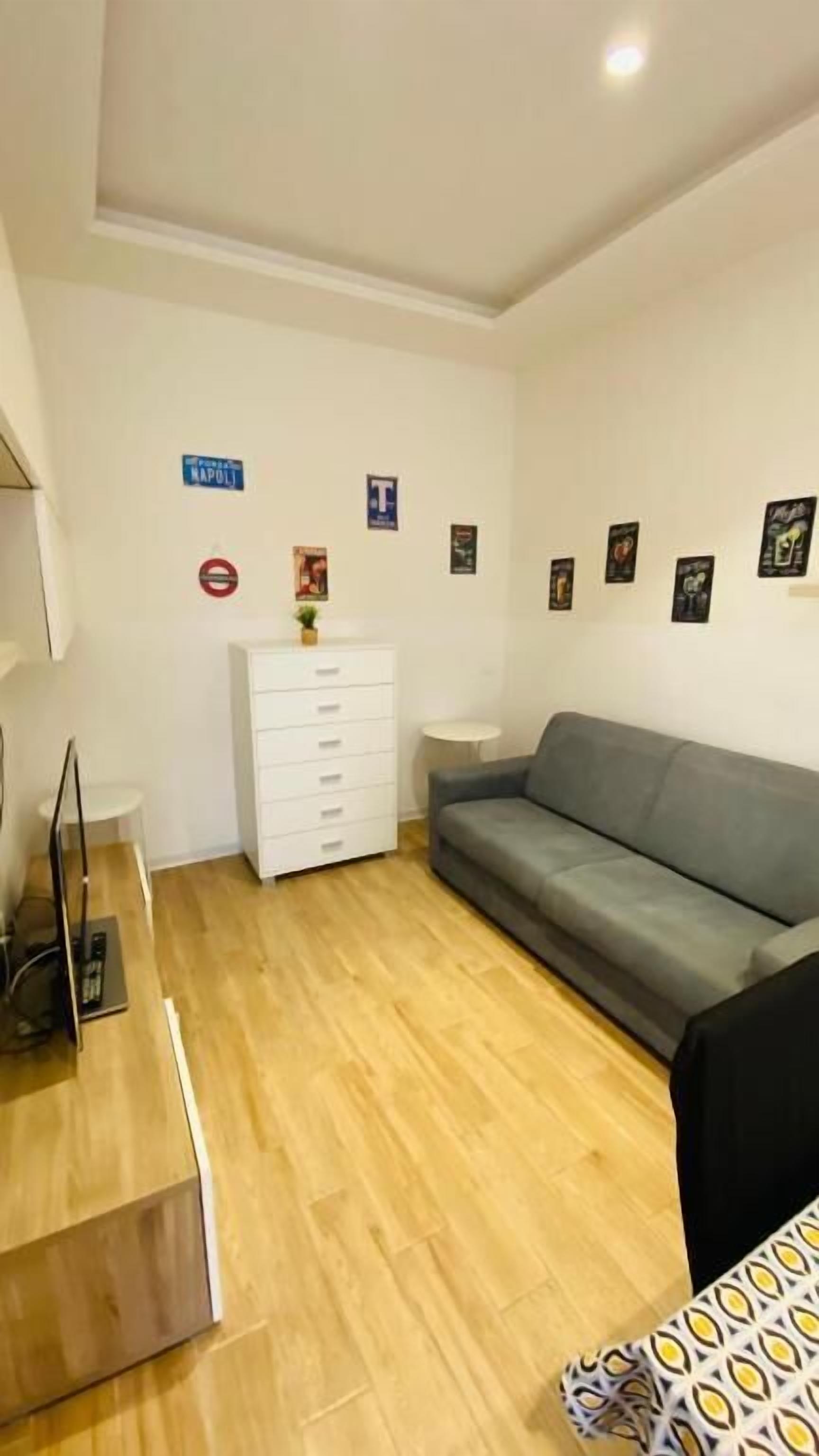 Studio, Terrasse, Blick auf den Innenhof