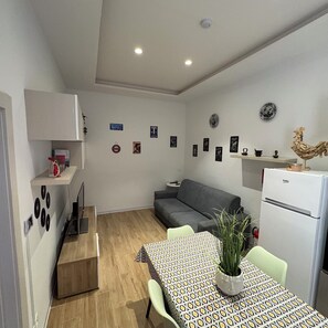 Studio, patio, vue sur la cour intérieure | Aire de séjour