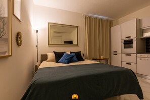 Zimmersafe, Bügeleisen/Bügelbrett, Reisekinderbett, Bettwäsche