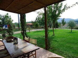 Outdoor dining - Haus mit Gartenblick by Interhome (Sorano)