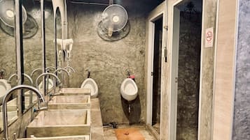 ๋๋ธ๋ฃธ, ๊ณต์ฉ ์์ค | ์์ค