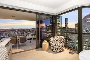 Interior - Amazing! 2Bed/2Bath/1Car/Balcony/Views ~ CBD (Brisbane City)
