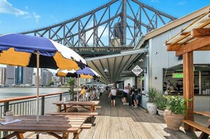 Outdoor dining - City Escape! 2Bed-2Bath-1Car-Pool-Views - CBD (Brisbane City)